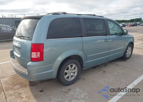 2010 Chrysler Town & Country Touring from USA, damaged, VIN 2A4RR5D14AR495169
